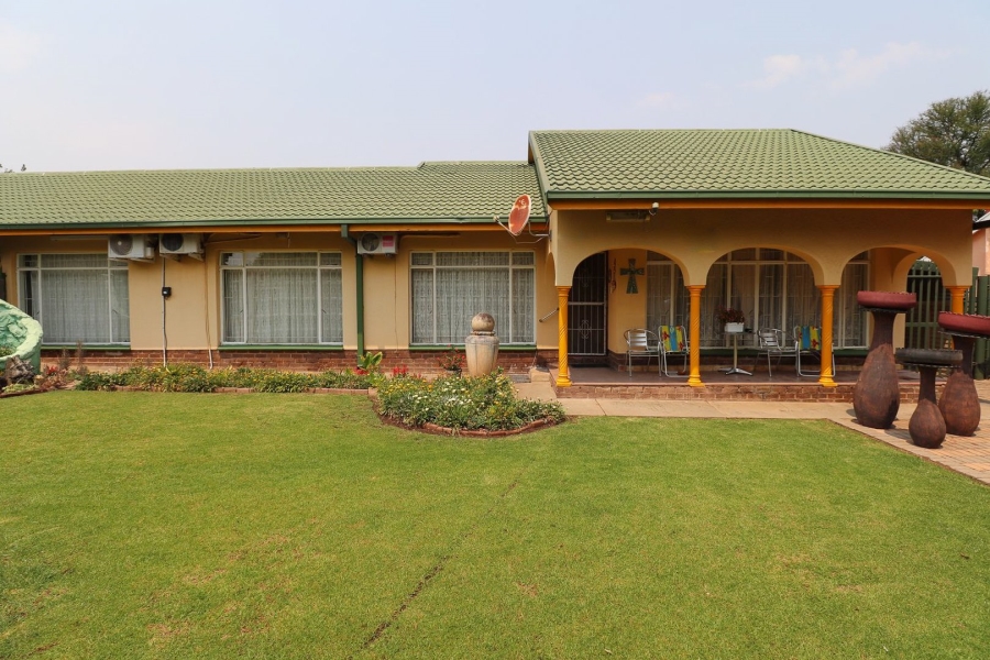 To Let 3 Bedroom Property for Rent in La Hoff North West